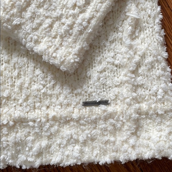Abercrombie Sweater - Picture 4 of 7